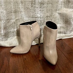 NWT ALDO Silver, Grey textured Leather stiletto booties